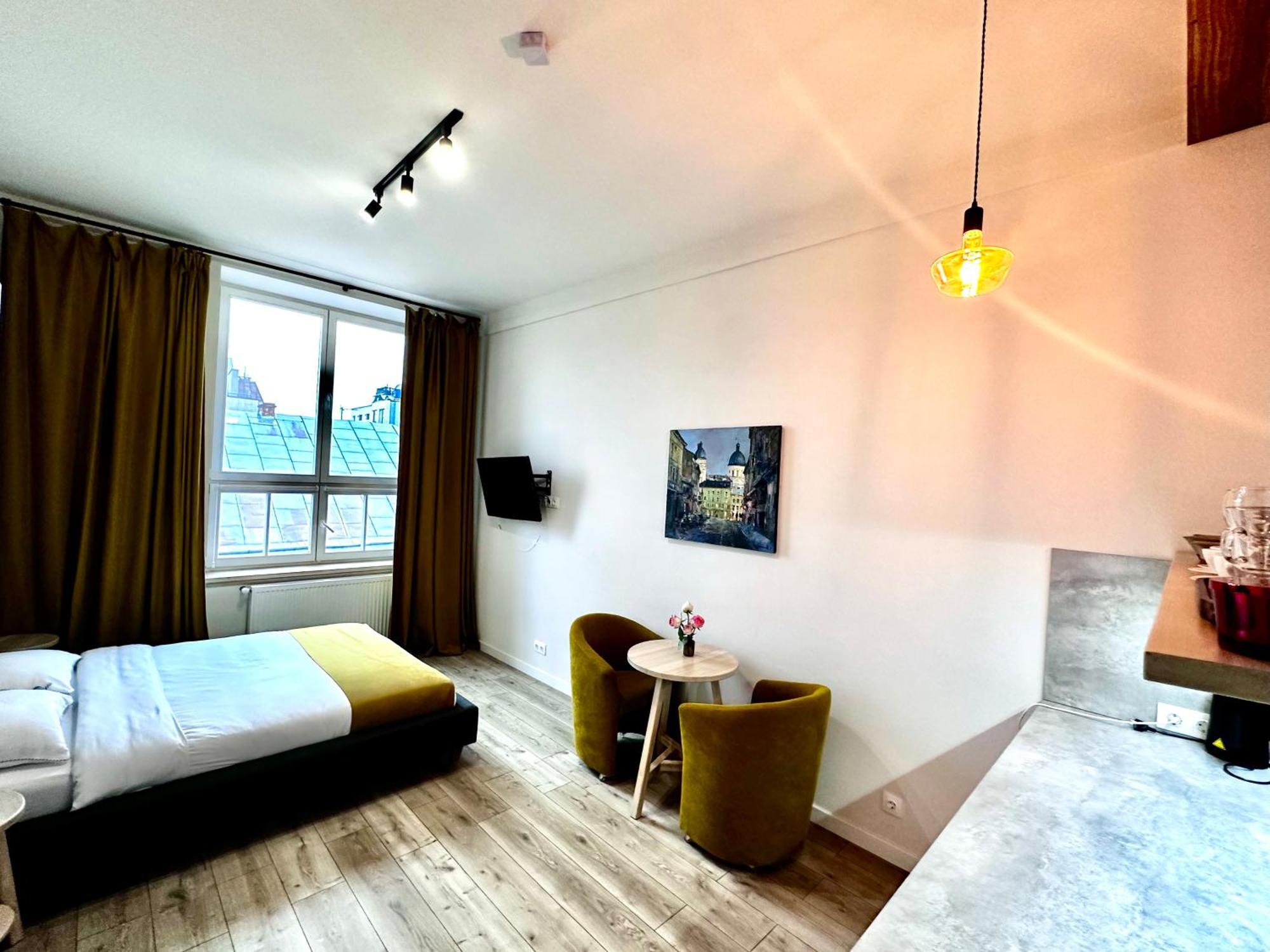 Hotel Gallery 21 Lviv Bagian luar foto