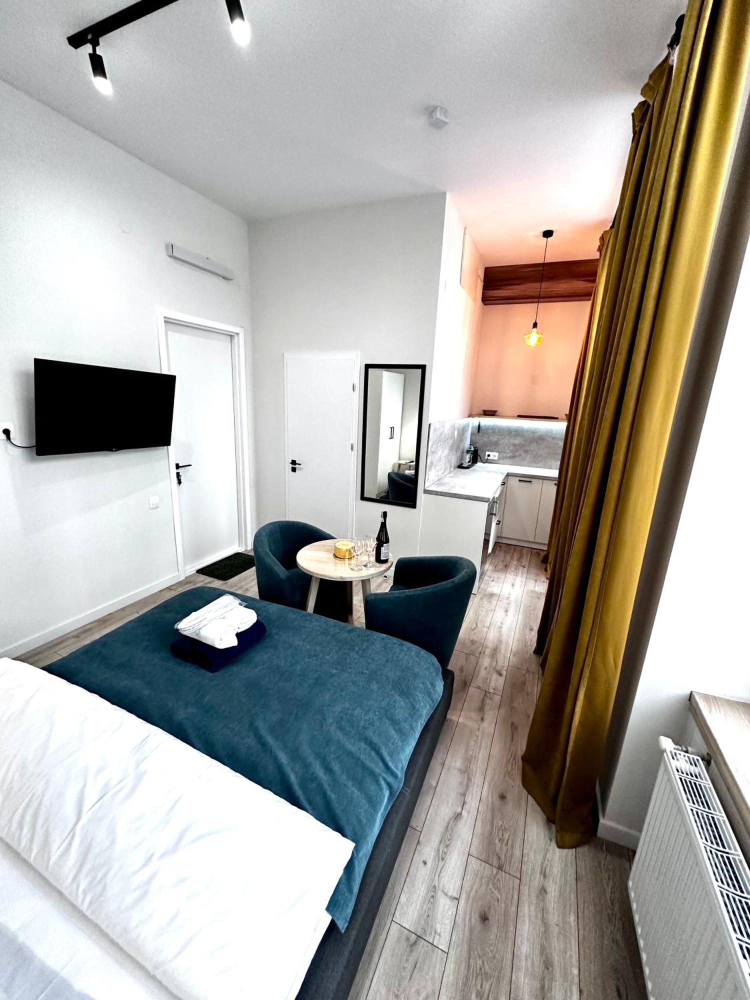 Hotel Gallery 21 Lviv Bagian luar foto