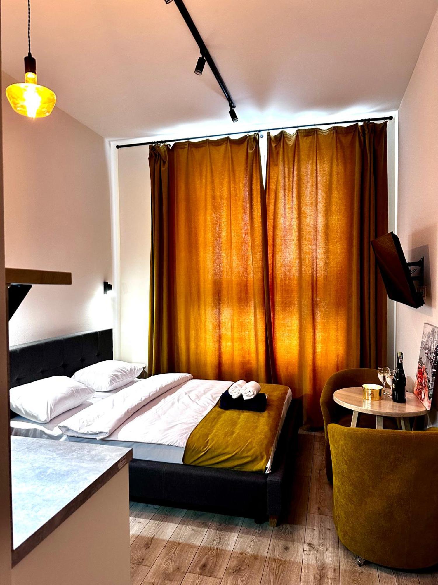 Hotel Gallery 21 Lviv Bagian luar foto