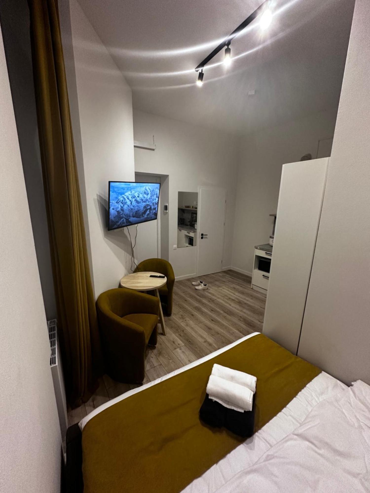 Hotel Gallery 21 Lviv Bagian luar foto
