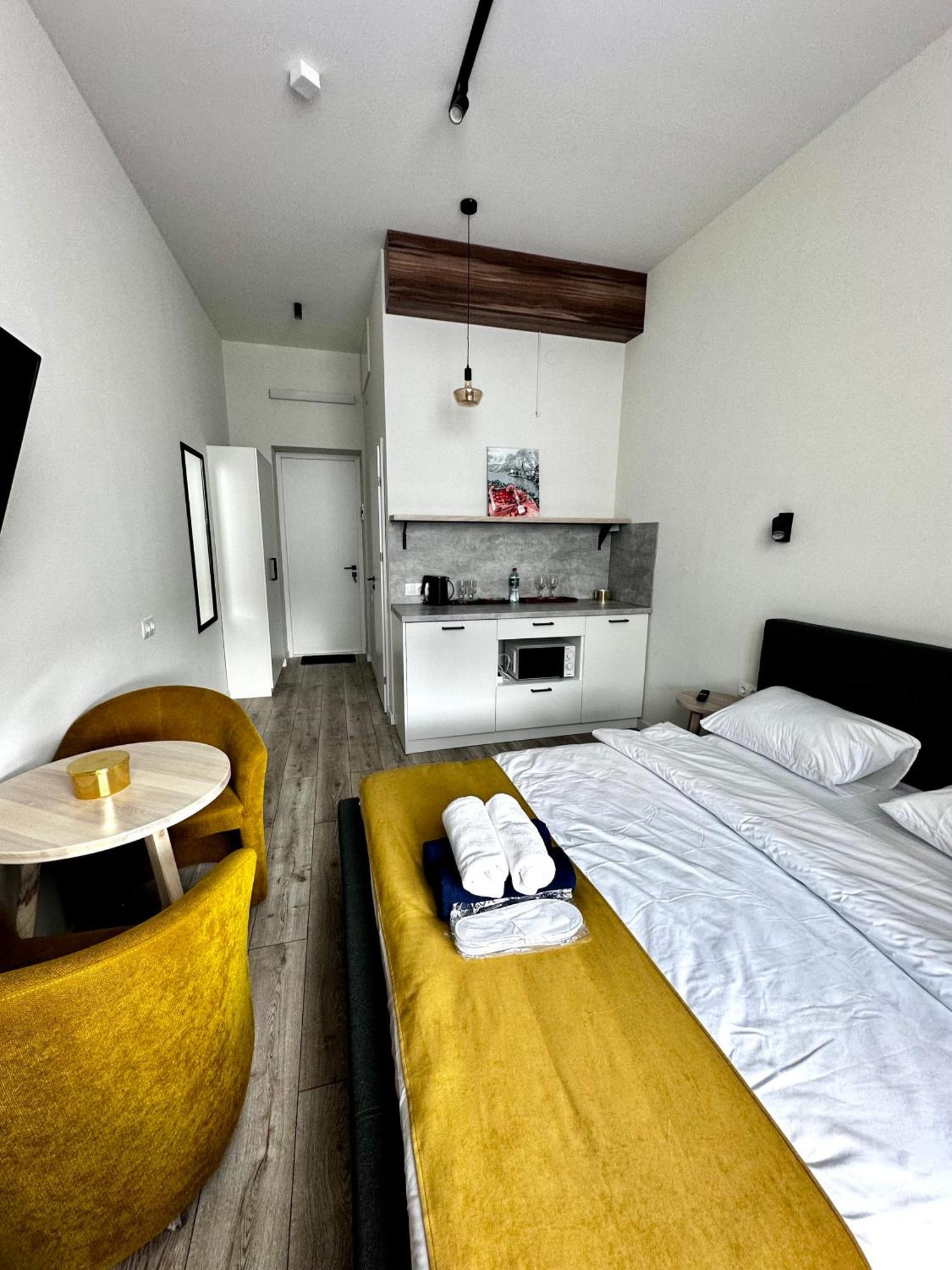 Hotel Gallery 21 Lviv Bagian luar foto