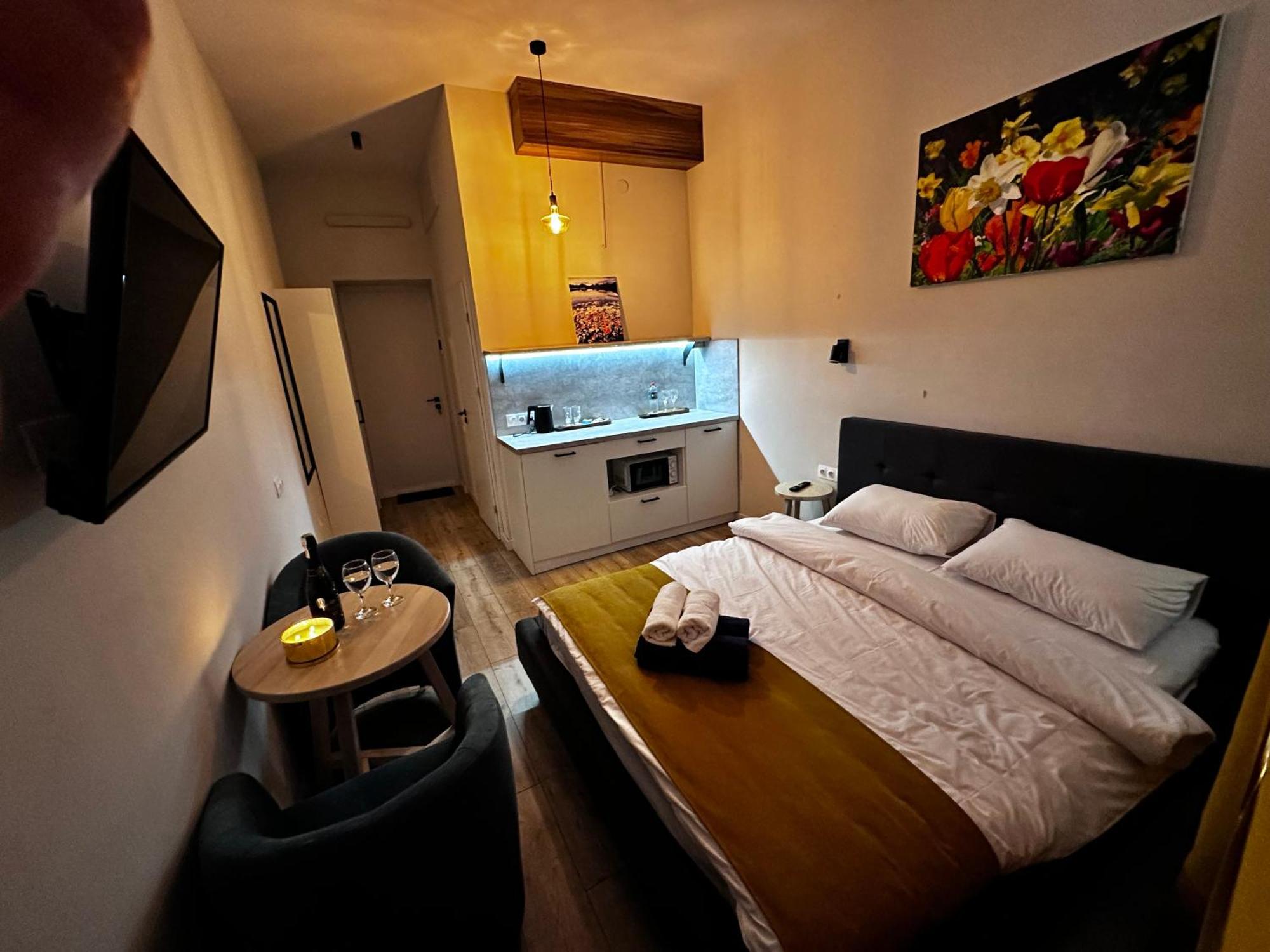 Hotel Gallery 21 Lviv Bagian luar foto