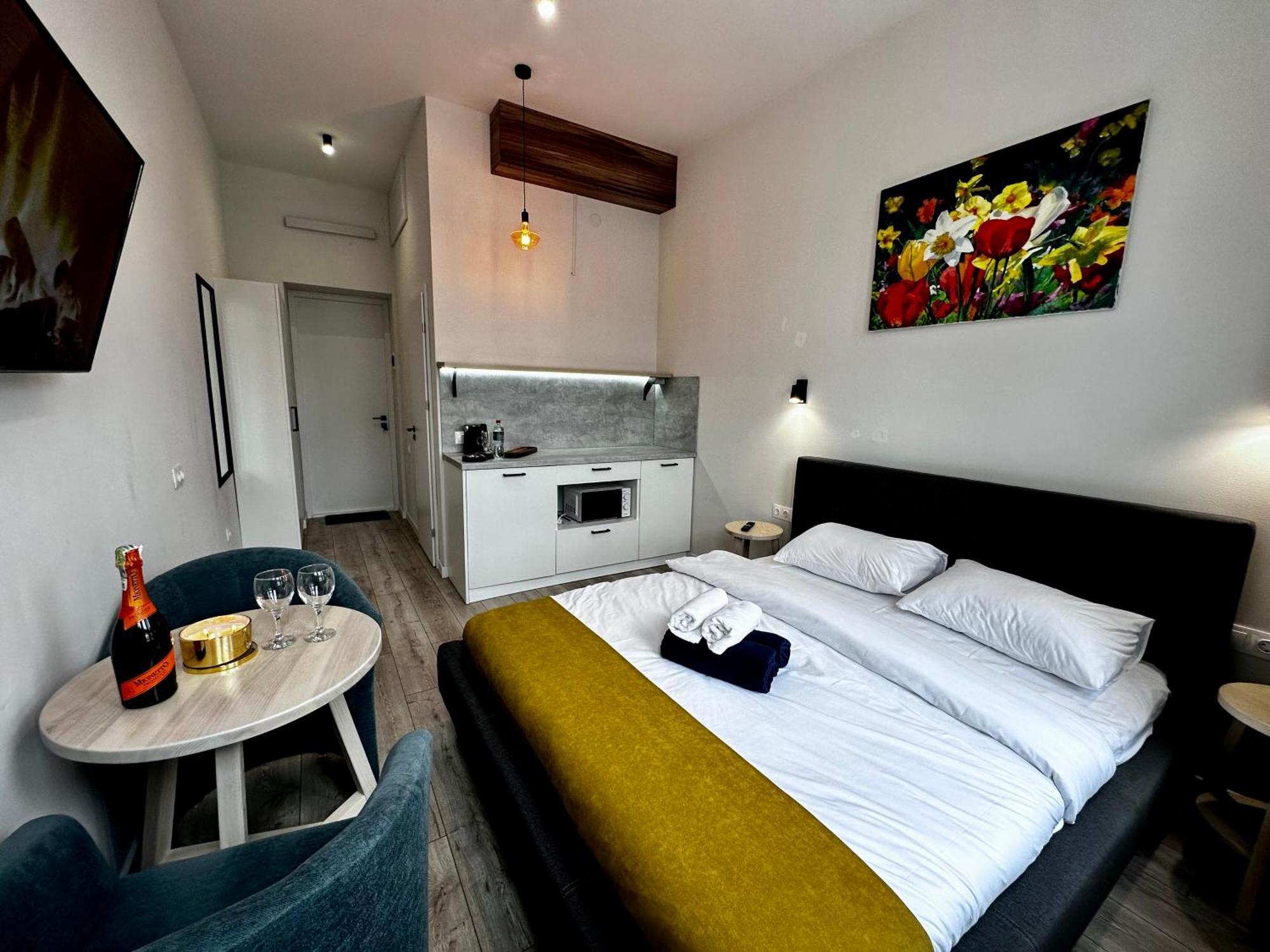 Hotel Gallery 21 Lviv Bagian luar foto